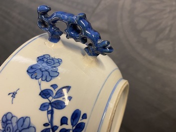 A Chinese blue and white bowl and cover with floral design, Kangxi
